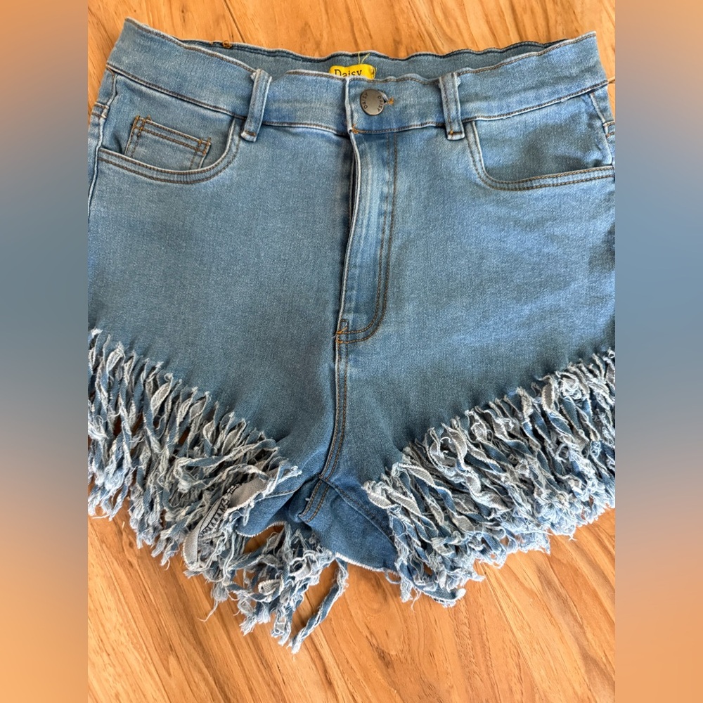 Daisy Shorts Size M Zip Fly Raw 3in Fringed Hem Denim BlueJean Shorts Daisy Duke - Picture 2 of 4